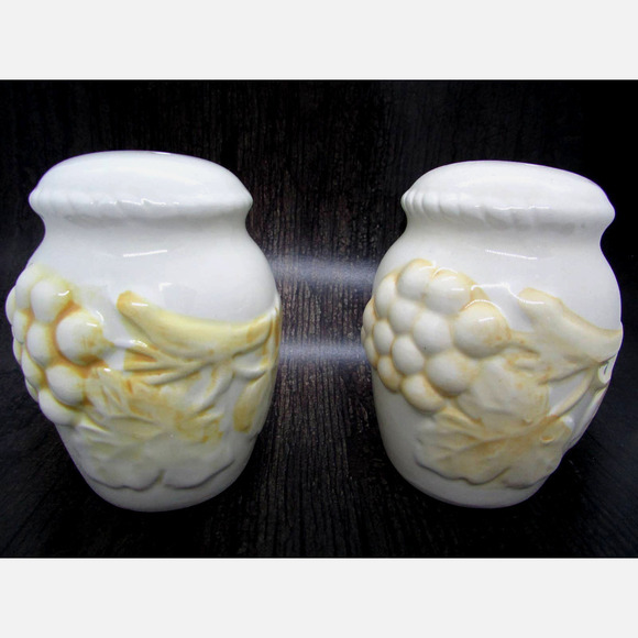 Grapevine Design Salt & Pepper Shakers - Picture 1 of 9